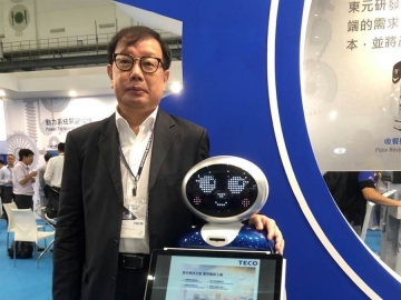東元今首度展出收餐盤(pán)及導(dǎo)覽等服務(wù)型機(jī)器人